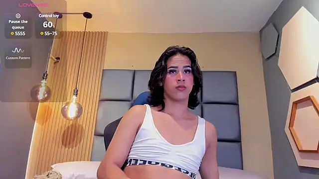 HOTTY RED  online show from 02.11.25