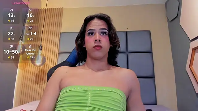 HOTTY RED  online show from 02.12.25