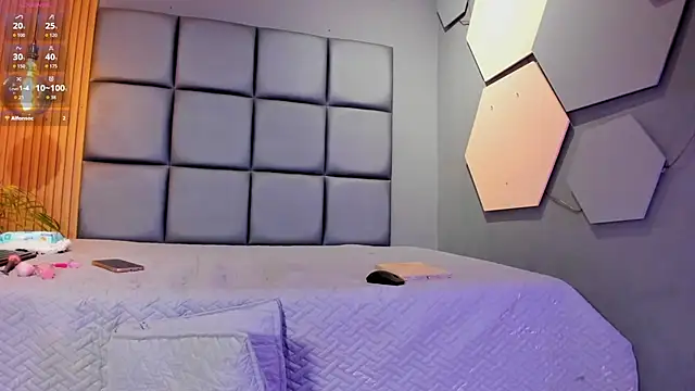 HOTTY RED  online show from 09.19.25