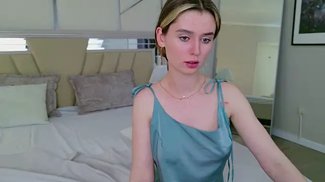 Snapshot of MarybethSnow chatting on 01.25.25 MarybethSnow online show from 01.25.25