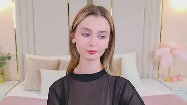 Snapshot of MarybethSnow chatting on 09.18.25 MarybethSnow online show from 09.18.25