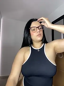 Snapshot of kimberlyhills1 chatting on 10.30.25 kimberlyhills1 online show from 10.30.25