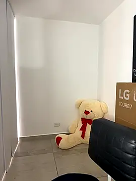 Snapshot of kimberlyhills1 chatting on 11.06.25 kimberlyhills1 online show from 11.06.25