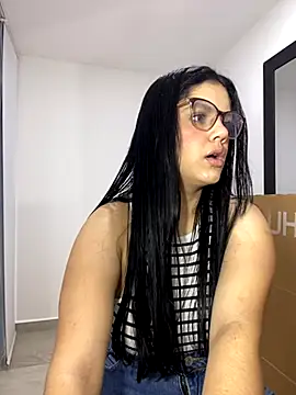 Snapshot of kimberlyhills1 chatting on 11.13.25 kimberlyhills1 online show from 11.13.25