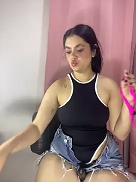 Snapshot of kimberlyhills1 chatting on 03.18.26 kimberlyhills1 online show from 03.18.26