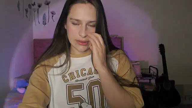 Snapshot of Serenity chatting on 11.14.25 Serenity online show from 11.14.25