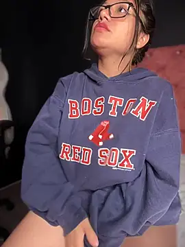 Im Little online show from 02.22.25