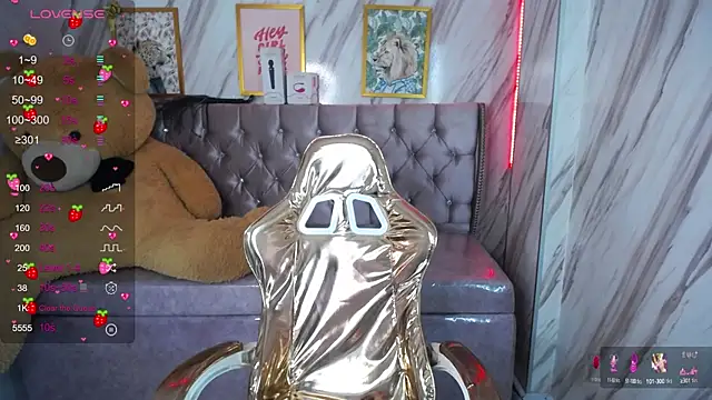 Snapshot of Laia_angel_b chatting on 12.24.24 Laia angel b online show from 12.24.24