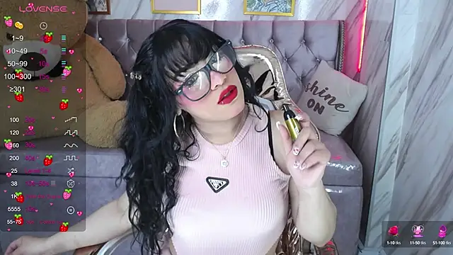 Snapshot of Laia_angel_b chatting on 01.12.25 Laia angel b online show from 01.12.25