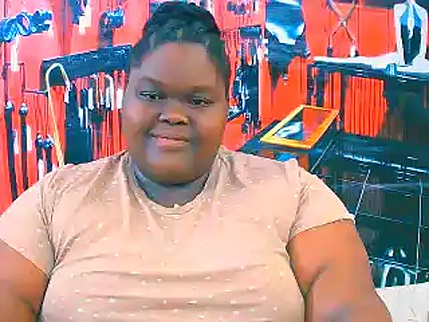 Snapshot of EbonyHotBuns chatting on 11.07.25 EbonyHotBuns online show from 11.07.25