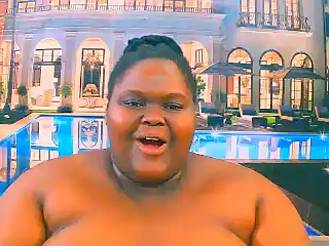 Snapshot of EbonyHotBuns chatting on 12.16.25 EbonyHotBuns online show from 12.16.25