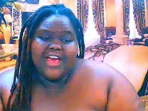 Snapshot of EbonyHotBuns chatting on 01.12.26 EbonyHotBuns online show from 01.12.26