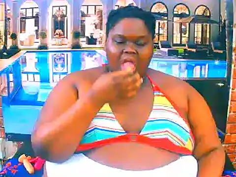 Snapshot of EbonyHotBuns chatting on 07.17.26 EbonyHotBuns online show from 07.17.26