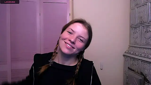 Snapshot of MissOliviaa_ chatting on 12.21.24 MissOliviaa  online show from 12.21.24