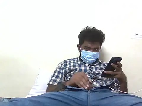 Snapshot of nick05inch chatting on 10.17.25 nick05inch online show from 10.17.25