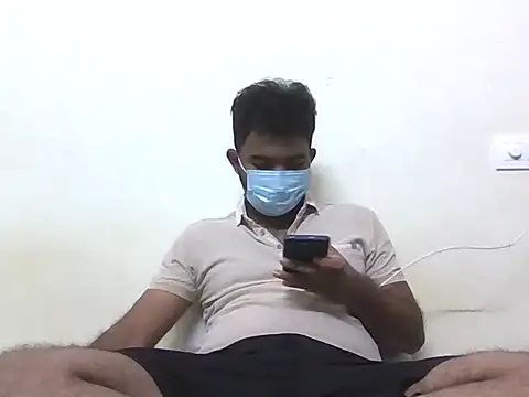 Snapshot of nick05inch chatting on 11.04.25 nick05inch online show from 11.04.25