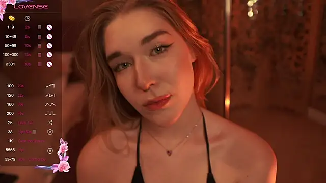 Snapshot of Smiley_Mia chatting on 09.11.25 Smiley Mia online show from 09.11.25