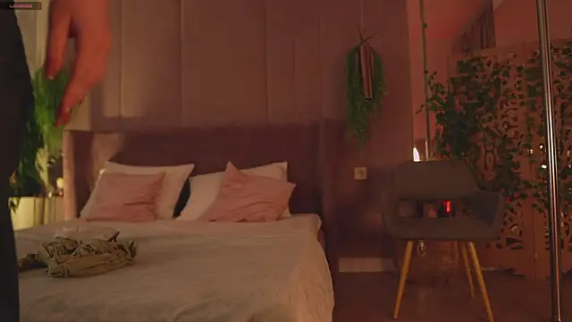 Smiley Mia online show from 11.12.25