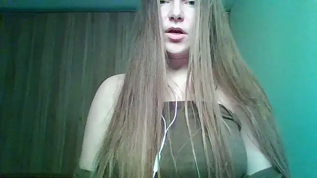 Snapshot of Evasapples chatting on 02.19.26 Evasapples online show from 02.19.26