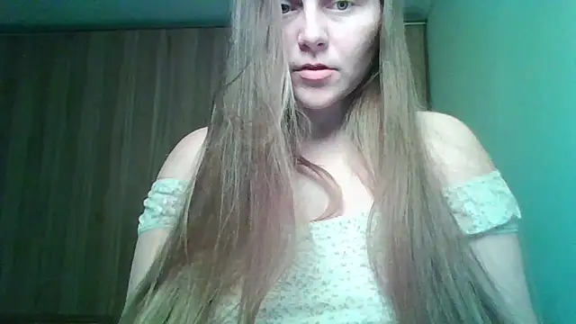 Snapshot of Evasapples chatting on 02.22.26 Evasapples online show from 02.22.26