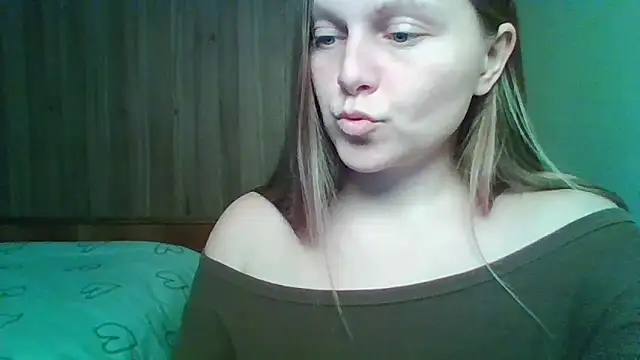 Snapshot of Evasapples chatting on 02.25.26 Evasapples online show from 02.25.26