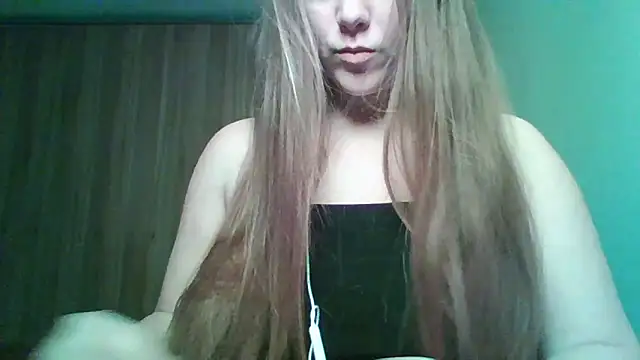 Snapshot of Evasapples chatting on 02.27.26 Evasapples online show from 02.27.26