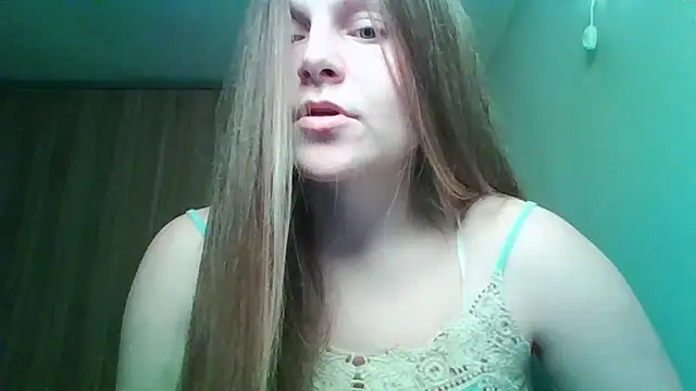 Snapshot of Evasapples chatting on 03.03.26 Evasapples online show from 03.03.26