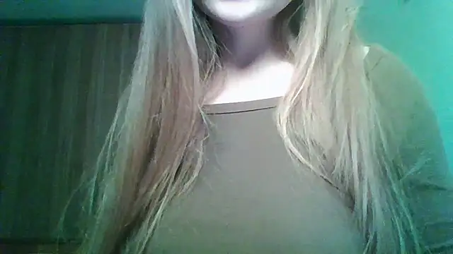 Snapshot of Evasapples chatting on 03.04.26 Evasapples online show from 03.04.26