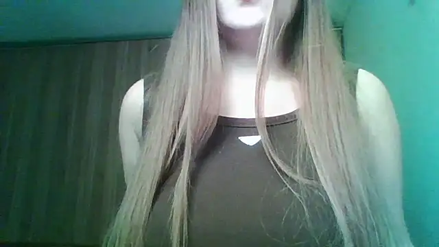 Snapshot of Evasapples chatting on 03.10.26 Evasapples online show from 03.10.26