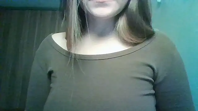 Snapshot of Evasapples chatting on 03.13.26 Evasapples online show from 03.13.26