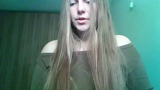 Snapshot of Evasapples chatting on 03.15.26 Evasapples online show from 03.15.26