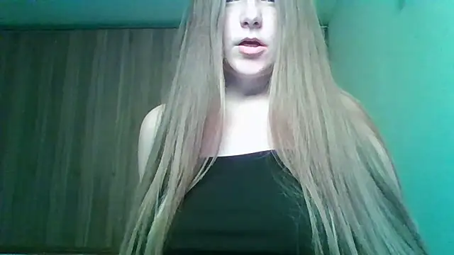 Snapshot of Evasapples chatting on 03.17.26 Evasapples online show from 03.17.26