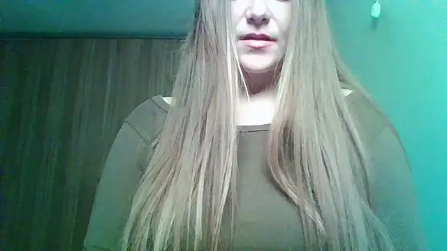 Snapshot of Evasapples chatting on 03.21.26 Evasapples online show from 03.21.26