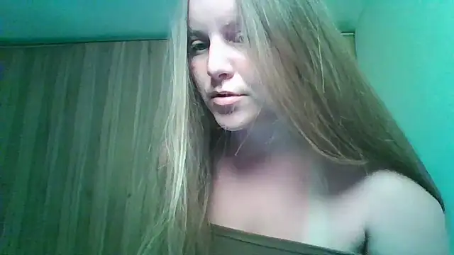 Snapshot of Evasapples chatting on 05.28.26 Evasapples online show from 05.28.26
