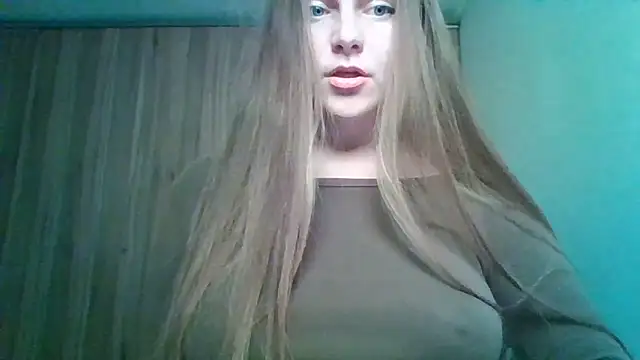 Snapshot of Evasapples chatting on 06.19.26 Evasapples online show from 06.19.26