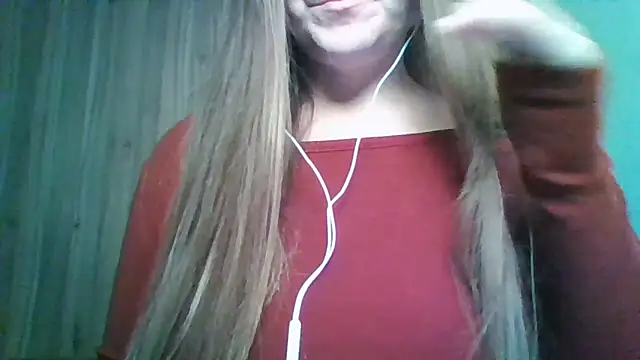 Snapshot of Evasapples chatting on 06.20.26 Evasapples online show from 06.20.26