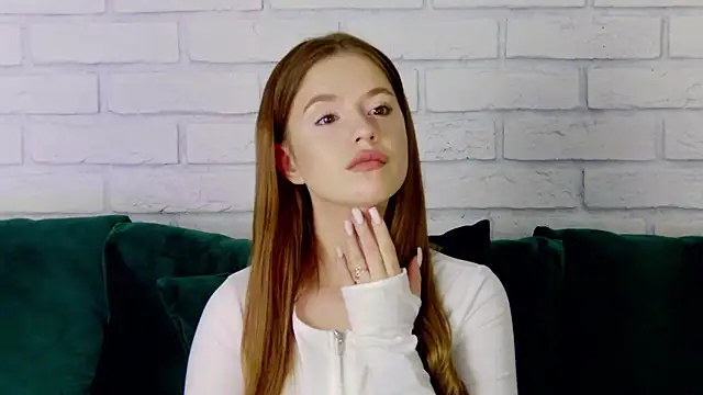 MilanaBalmain online show from 02.12.25