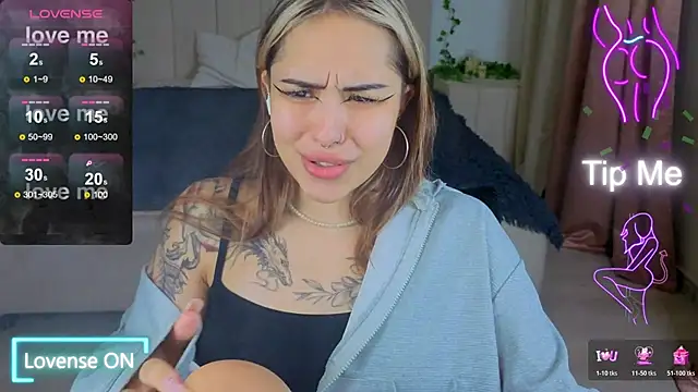 Snapshot of baby__kim chatting on 10.30.25 baby kim online show from 10.30.25