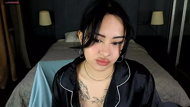 Snapshot of baby__kim chatting on 12.13.25 baby kim online show from 12.13.25