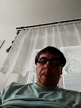 Snapshot of Lisak951 chatting on 05.15.26 Lisak951 online show from 05.15.26