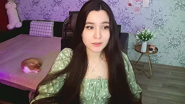 Snapshot of annie_shine chatting on 12.26.24 annie shine online show from 12.26.24