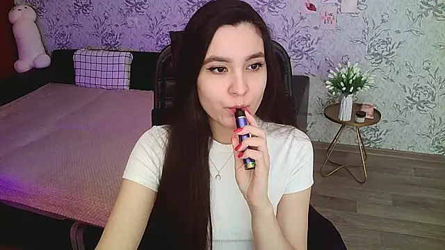 Snapshot of annie_shine chatting on 12.29.24 annie shine online show from 12.29.24