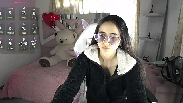 Snapshot of Mia_Fischer chatting on 02.24.25 Mia Fischer online show from 02.24.25