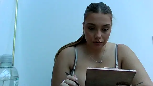 Snapshot of Krystal_Tx chatting on 10.16.25 Krystal Tx online show from 10.16.25