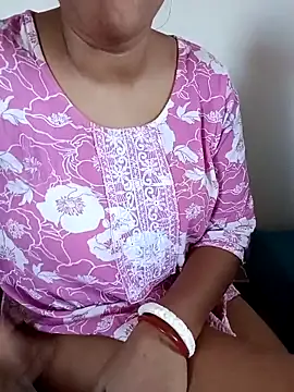 Snapshot of EeshaBhabi chatting on 11.18.25 EeshaBhabi online show from 11.18.25