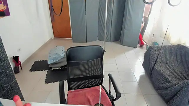 Snapshot of jessiburningheels chatting on 02.01.25 jessiburningheels online show from 02.01.25