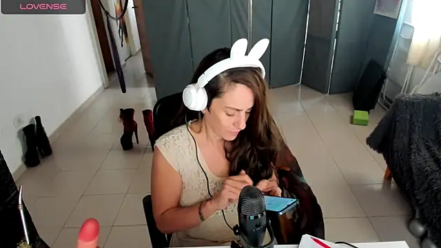 Snapshot of jessiburningheels chatting on 02.18.25 jessiburningheels online show from 02.18.25