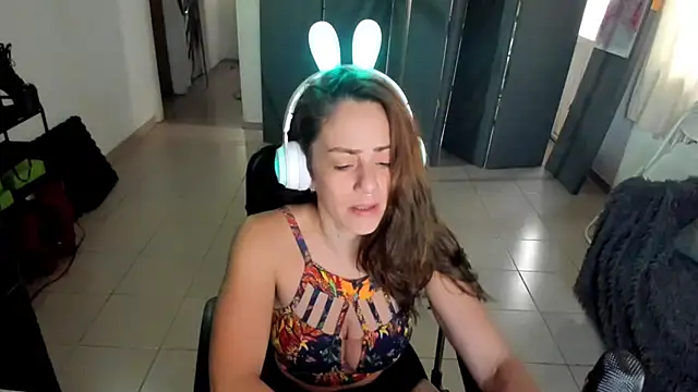 Snapshot of jessiburningheels chatting on 02.28.25 jessiburningheels online show from 02.28.25