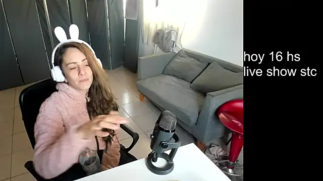 Snapshot of jessiburningheels chatting on 03.12.25 jessiburningheels online show from 03.12.25