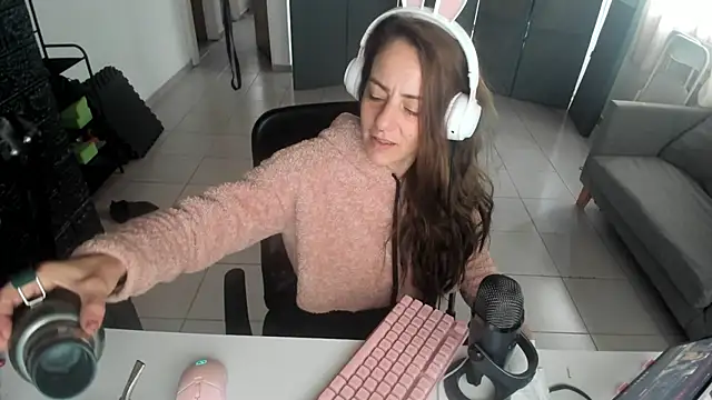 Snapshot of jessiburningheels chatting on 03.16.25 jessiburningheels online show from 03.16.25